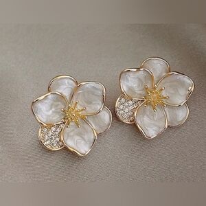 Beautiful white flower earrings
